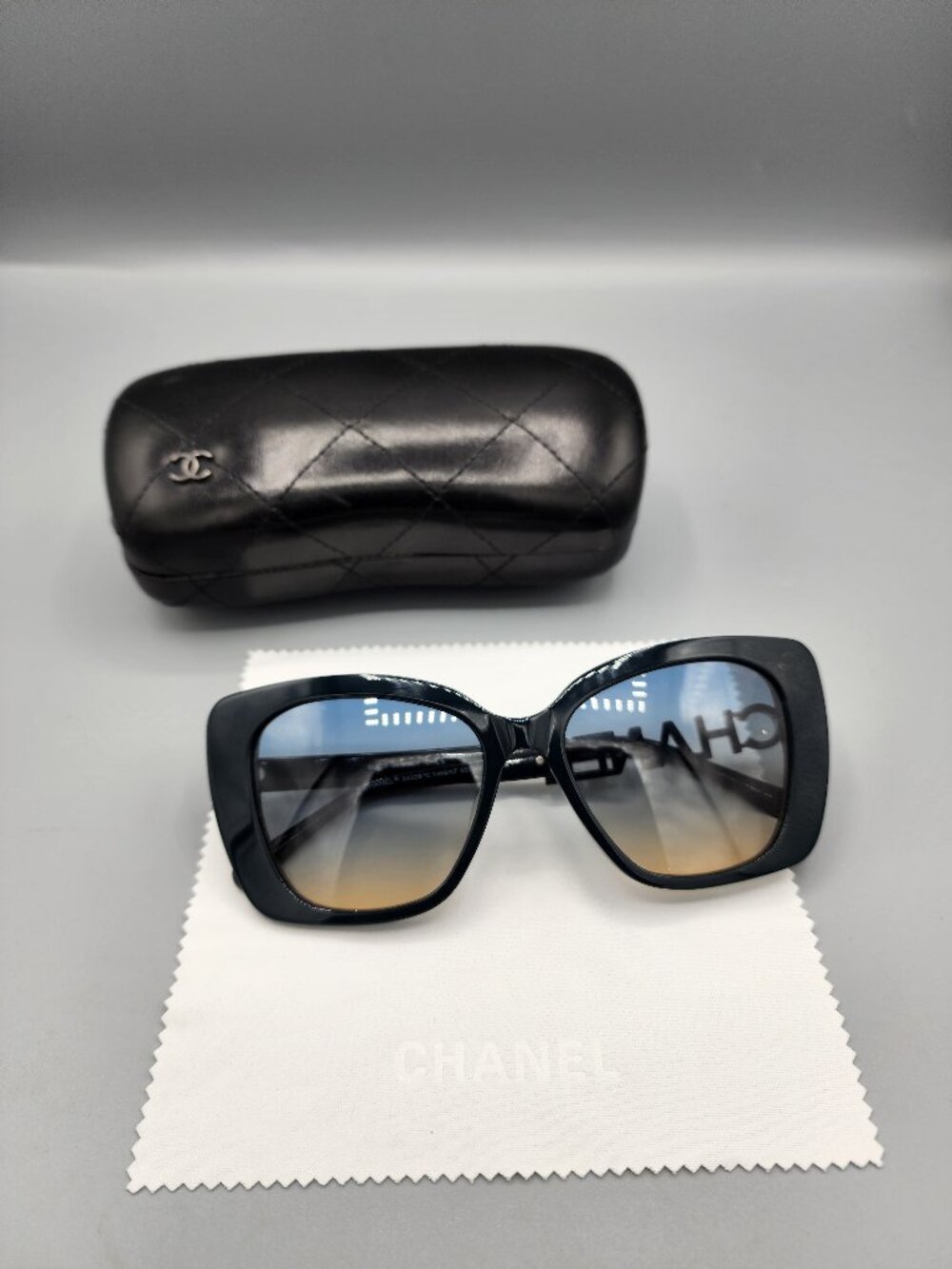 Chanel 5422B Strass CC Logo Black Square Sunglasses Quilted Case